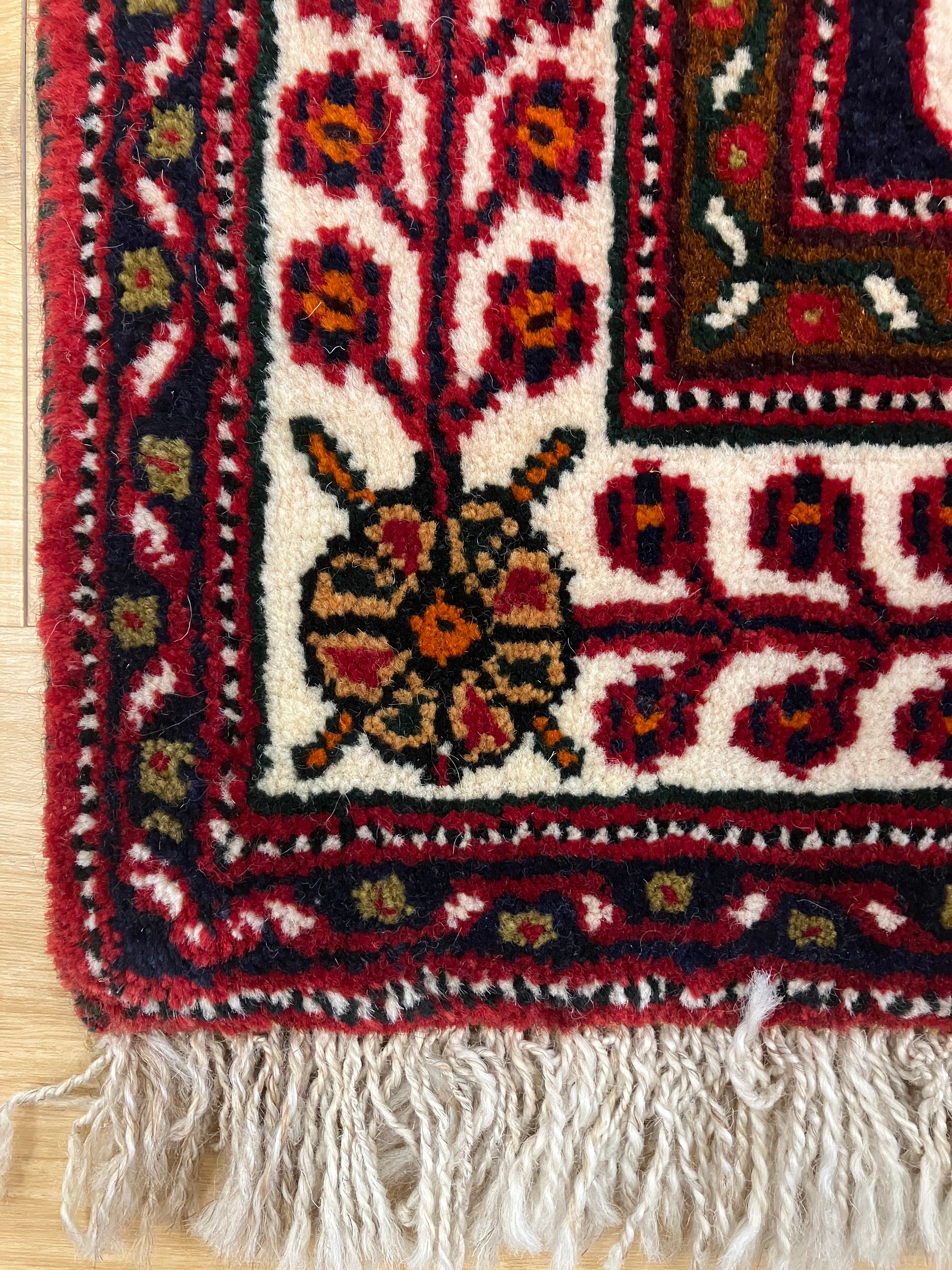Persian Ghashgai - 4' 03" x 6' 05" - Red Blue Ivory Multicolor - Hand Knotted Classic Traditional Ghashgai Wool Rug