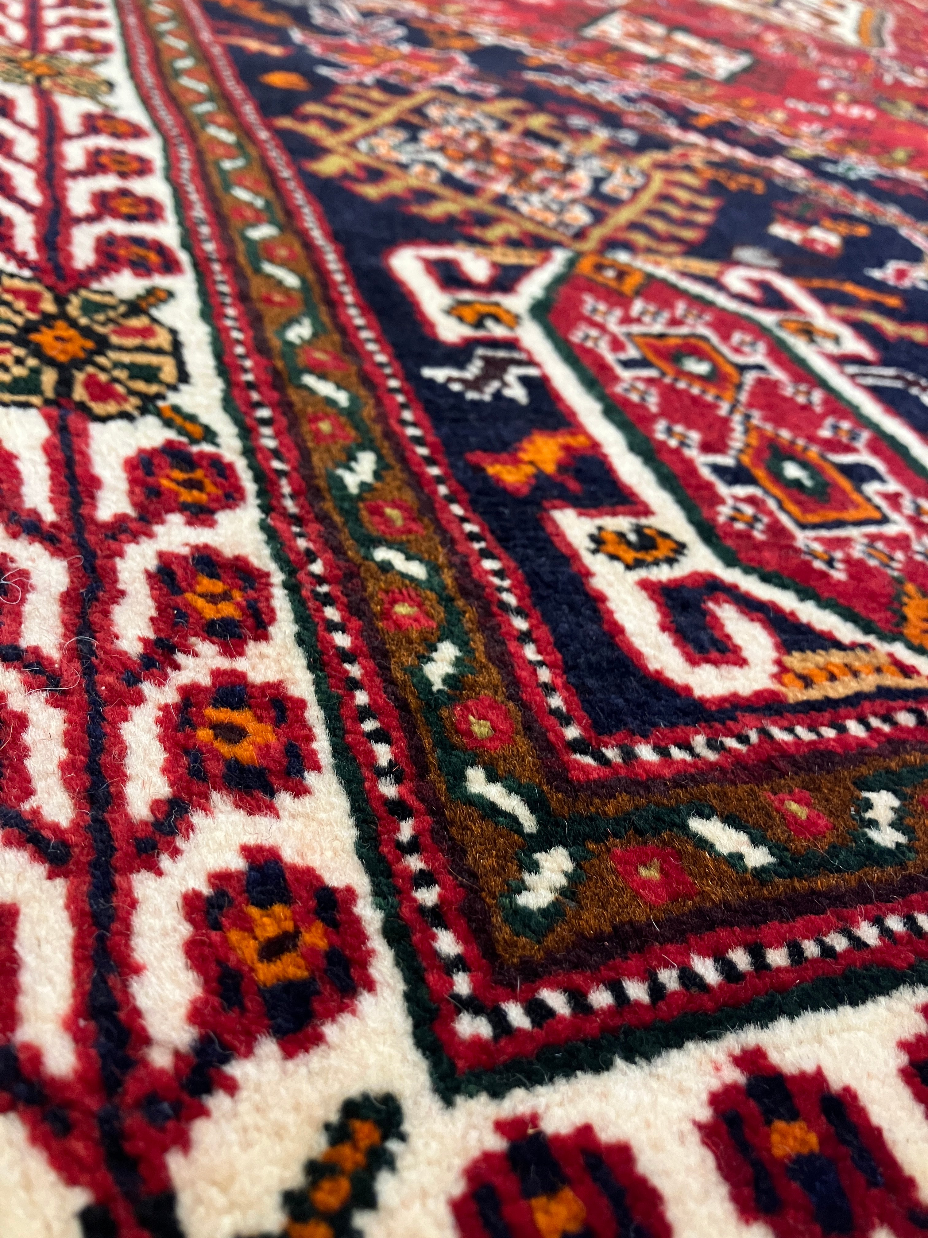Persian Ghashgai - 4' 03" x 6' 05" - Red Blue Ivory Multicolor - Hand Knotted Classic Traditional Ghashgai Wool Rug