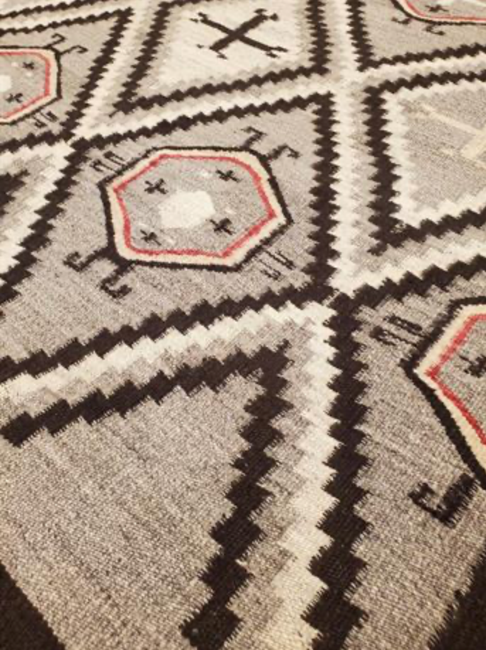 Santafe Collection - 5' 03" x 8' 00" Rug - Grey White Black Red - Hand Woven Flat Weave Rug - Southwestern Tribal Area Rug